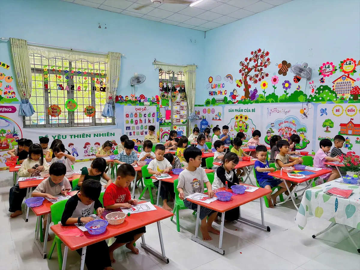 Góc âm nhạc, chữ tường Lớp Học Hạnh Phúc